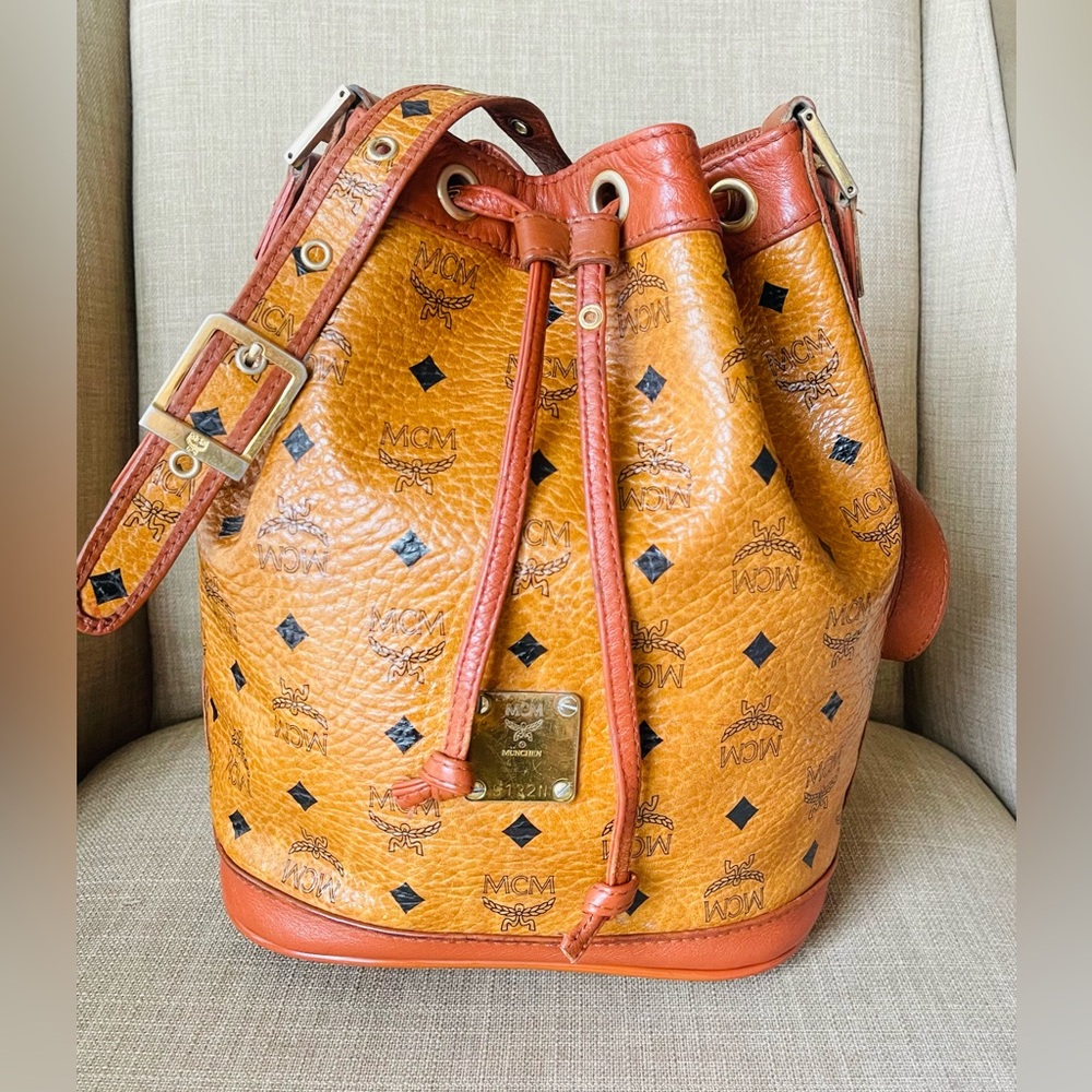 Authentic MCM congnac vintage drawstring bucket bag (7D140)